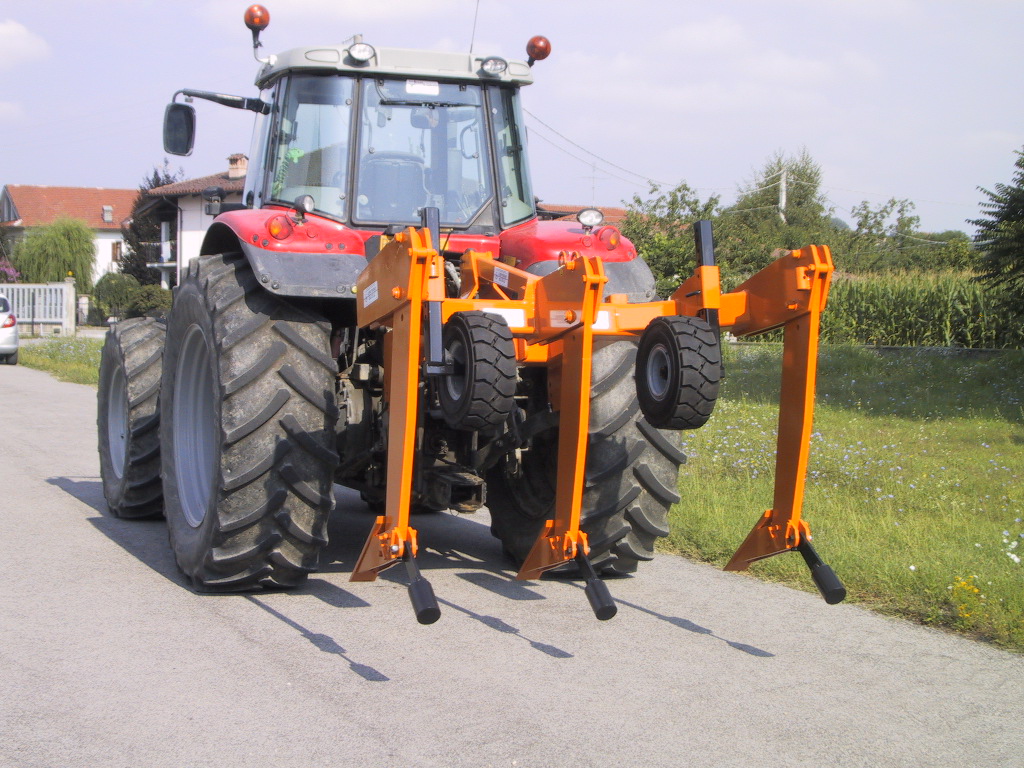 Trivelle per movimento terra Trivelle PG 701 - Produzione di macchine  agricole e industriali per la lavorazione del terreno dall'agricoltura  all'industria - aratri trivelle, ripuntatori, interratori di concime,  piantapali, trivelle idrauliche