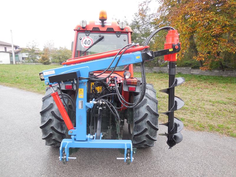 Produzione di macchine agricole e industriali per la lavorazione del terreno  dall'agricoltura all'industria - aratri trivelle, ripuntatori, interratori  di concime, piantapali, trivelle idrauliche, piantatralicci di barbatelle,  spaccalegna idraulici